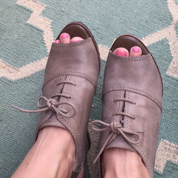 Peep toe platforms - Picture 4 of 5